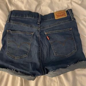 Levi shorts, skinny slimming style, size 28